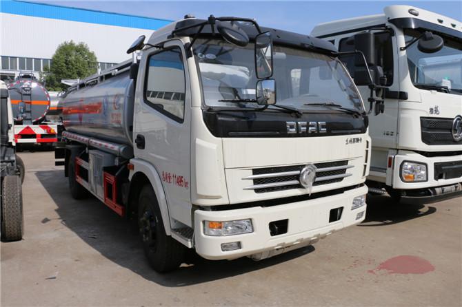 東風多利卡8-10噸加油車