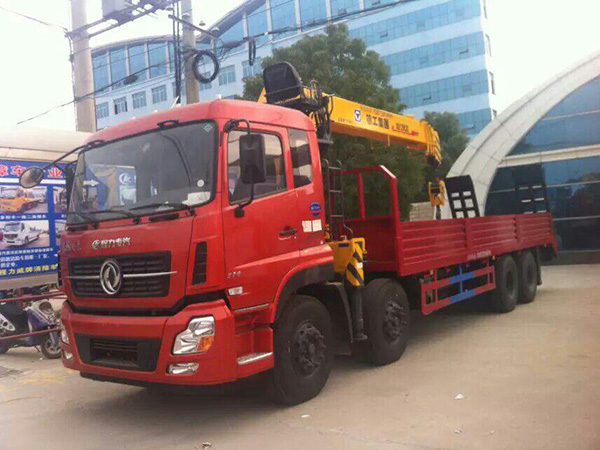 東風前四后八8.5米隨車吊 東風前四后八8.5米隨車吊