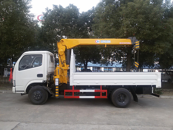 東風(fēng)多利卡3.4藍(lán)牌隨車吊 東風(fēng)多利卡3.4藍(lán)牌隨車吊