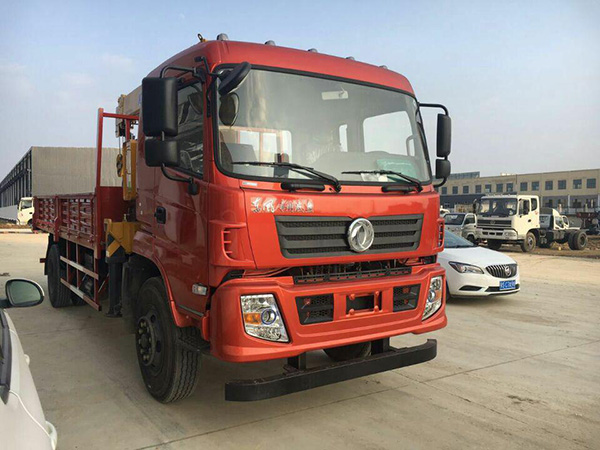 東風(fēng)單橋6.1米隨車(chē)吊