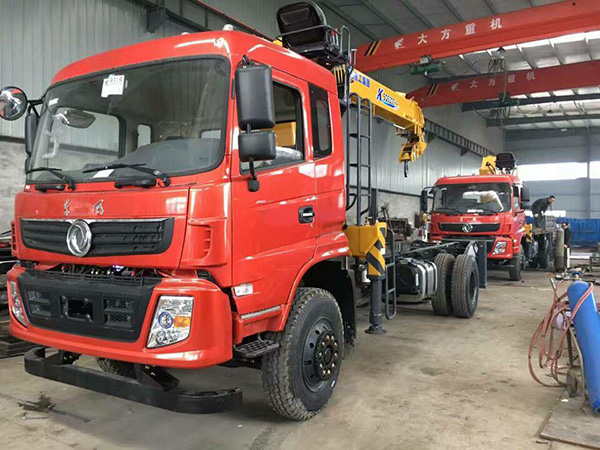 東風(fēng)單橋6.1米隨車(chē)吊