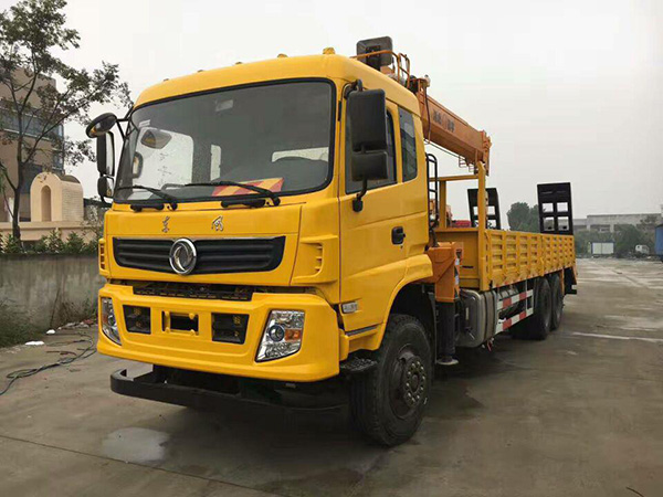 東風(fēng)5.8米貨箱隨車吊 東風(fēng)5.8米貨箱隨車吊