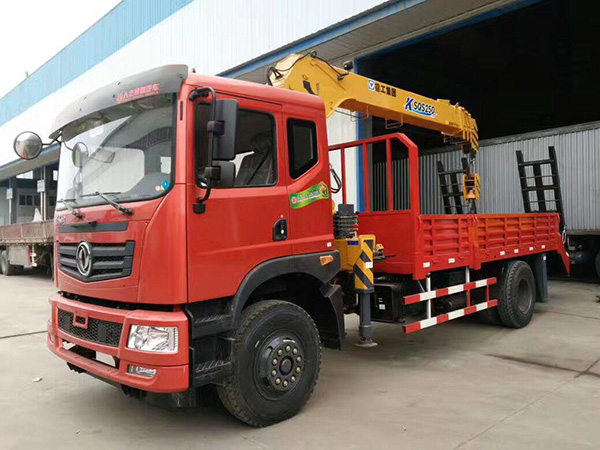 東風(fēng)征夢(mèng)6.1米貨廂隨車吊