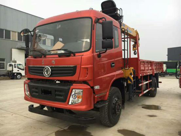 東風(fēng)廂長6.1米隨車吊 東風(fēng)廂長6.1米隨車吊