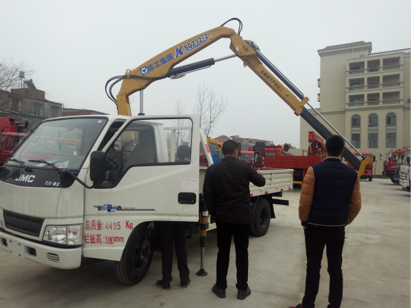 國(guó)五江鈴徐工2噸折臂隨車吊 國(guó)五江鈴徐工2噸折臂隨車吊