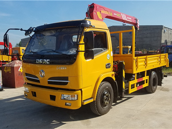 小型藍(lán)牌福瑞卡3.2噸隨車吊