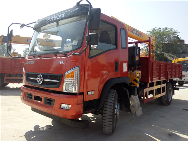 大運(yùn)長興5噸隨車吊