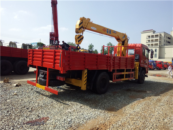 東風(fēng)單橋石煤8噸隨車吊
