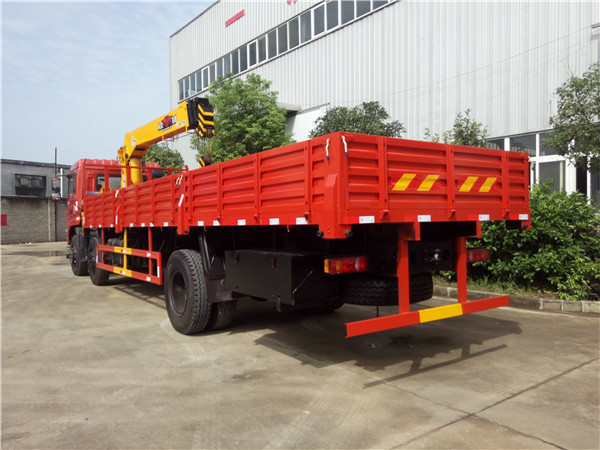 東風前四后四飛濤8噸隨車吊