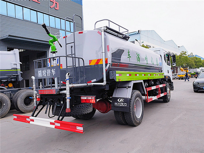 東風多利卡D9灑水車 東風多利卡D9灑水車