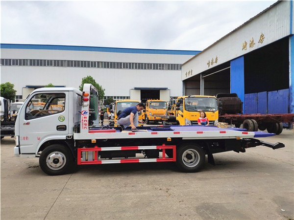 東風(fēng)多利卡藍(lán)牌一拖二清障車