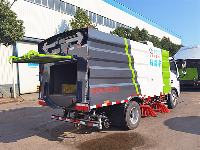 東風(fēng)多利卡6方掃路車