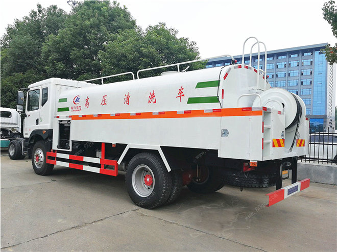 東風多利卡D9高壓清洗車