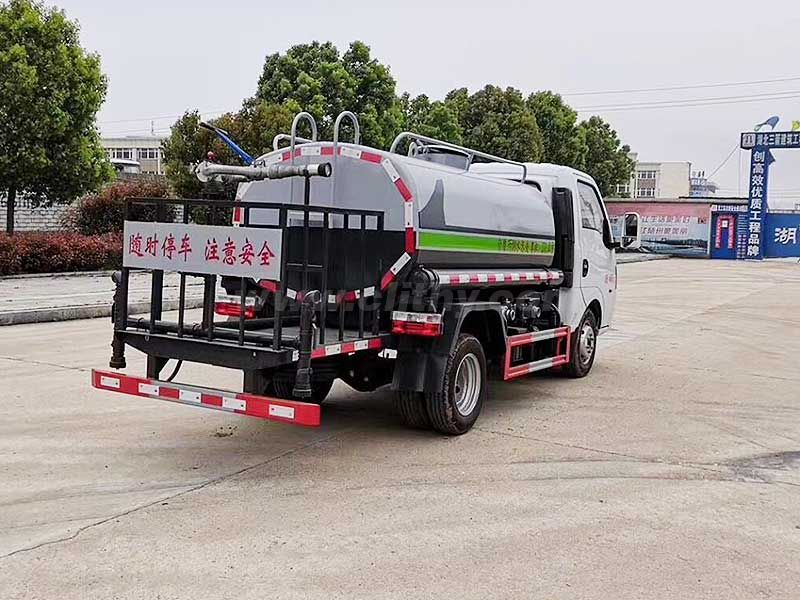 東風途逸藍牌灑水車